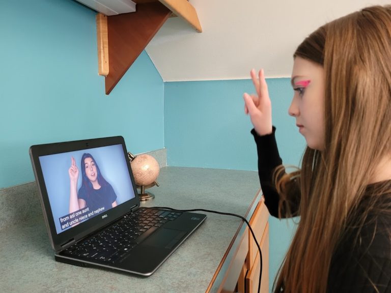 Use These Awesome Self-Paced ASL Classes for Homeschool Foreign Language